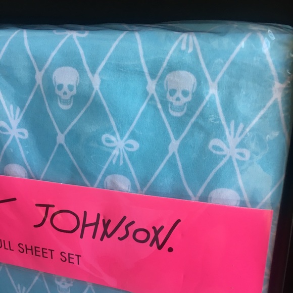 Betsey Johnson Blue Bow Tie Skull Full Sheet Set - Picture 2 of 3